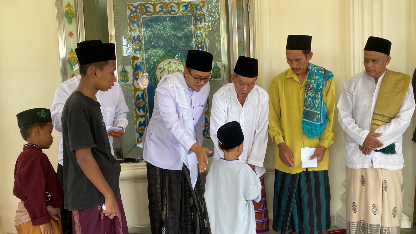 Kepala Desa Sindangheula Laksanakan Program Jumat Keliling di Masjid Jami Al-Ikhlas Kp. Beluwen
