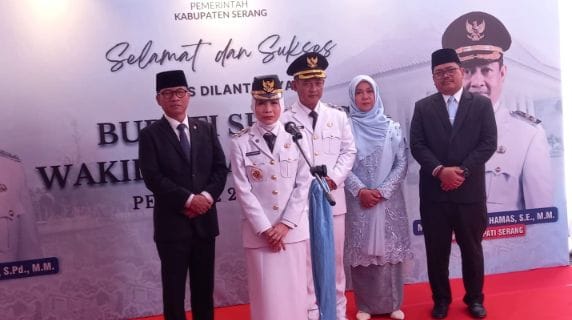 Gubernur Banten Andra soni  Melantik Hj. Ratu  Rachmatu Zakiyah dan Najib Hamas  sebagai Bupati dan Wakil Bupati Kabupaten Serang periode 2025-2030