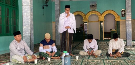 Kades Sindangheula Sambangi Warga Jalupang Kulon, Lanjutkan Tradisi Jumat Keliling dan Santunan