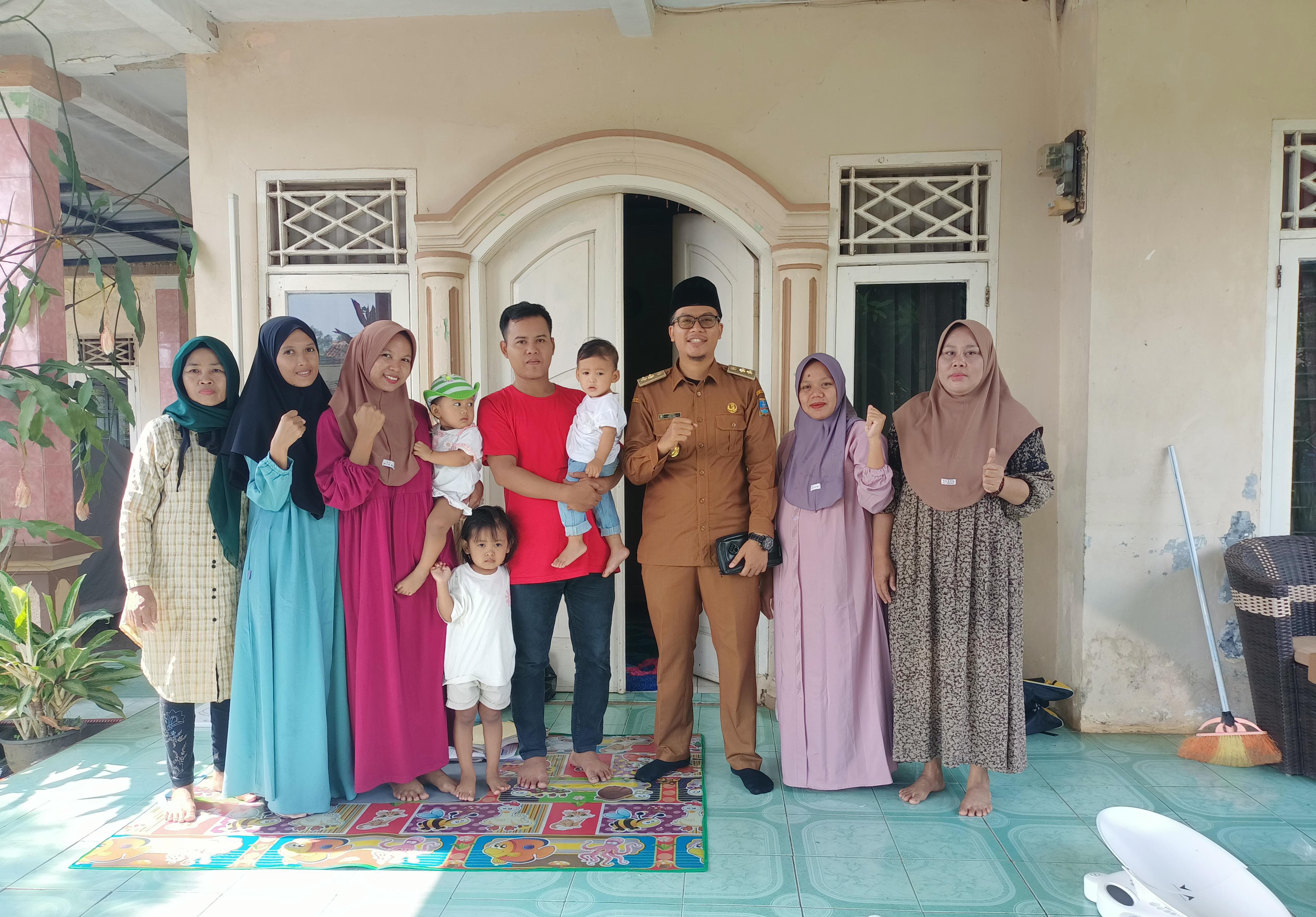 Kepala Desa Sindangheula Tinjau Langsung Kegiatan Posyandu di Kampung Pasagi Kembang