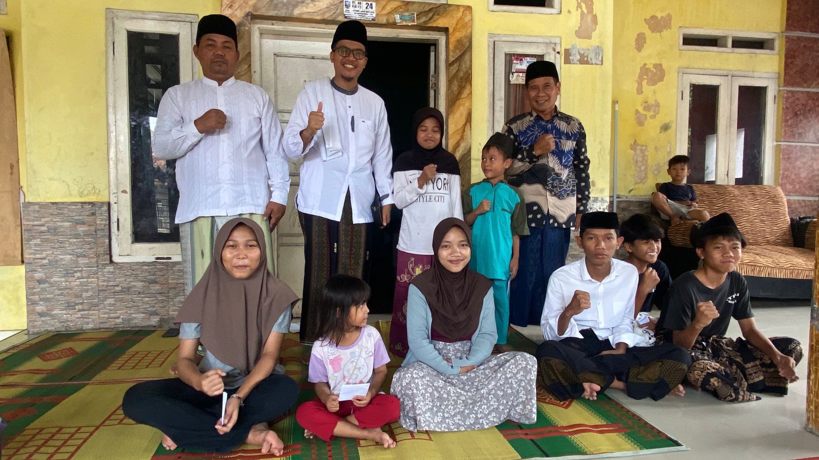 Jumat Keliling di Kp. Pesagi Pasir, Wujud Nyata Kepedulian Pemerintah Desa Sindangheula