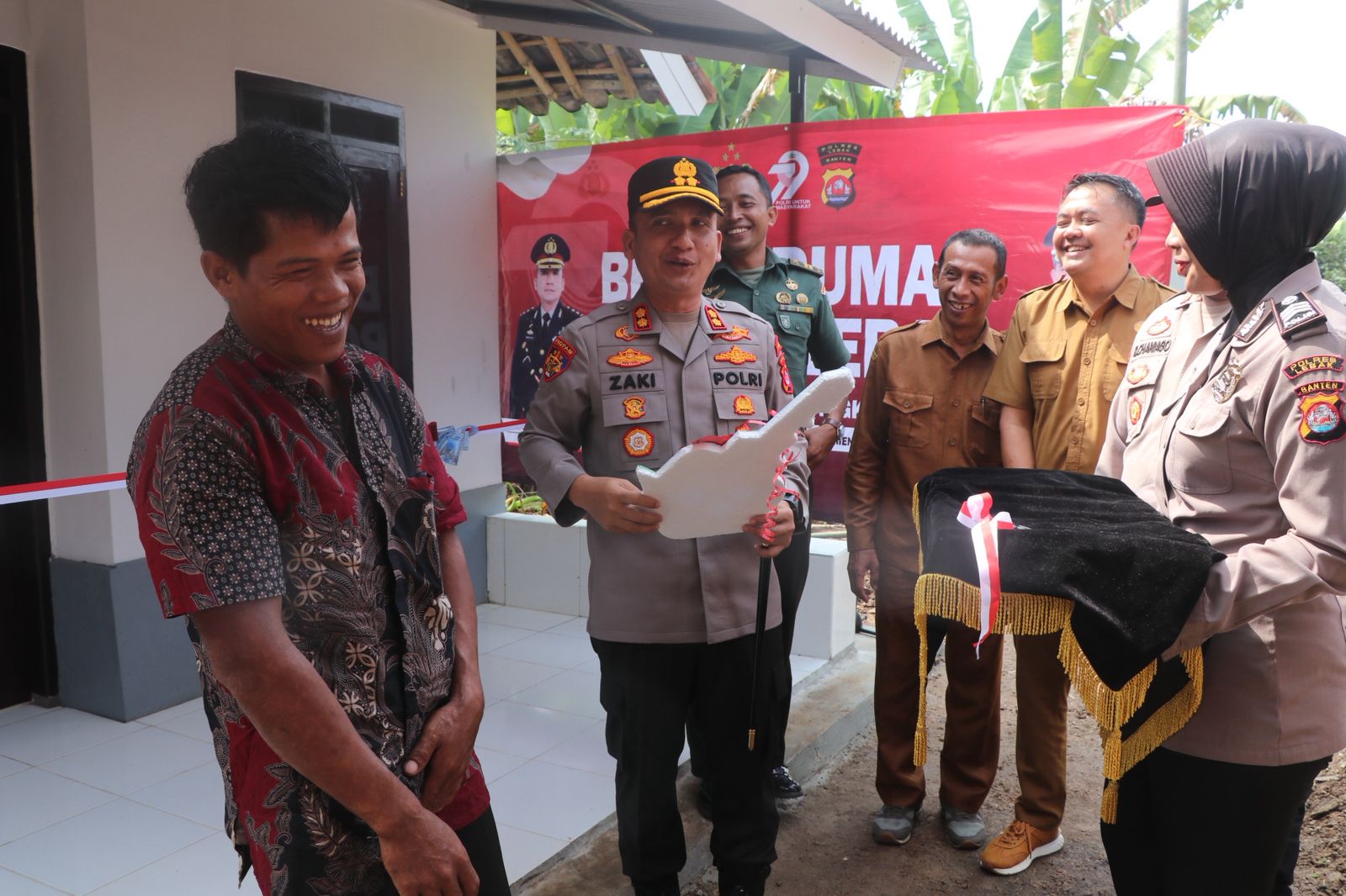 Kapolres Lebak Resmikan Bedah Rumah Warga Dalam Rangka HUT Bhayangkara Ke-79 Tahun 2025.
