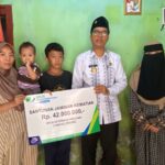 Kades Sindangheula Serahkan Santunan Kematian BPJS Ketenagakerjaan kepada Ahli Waris Warga Kampung Kepuh