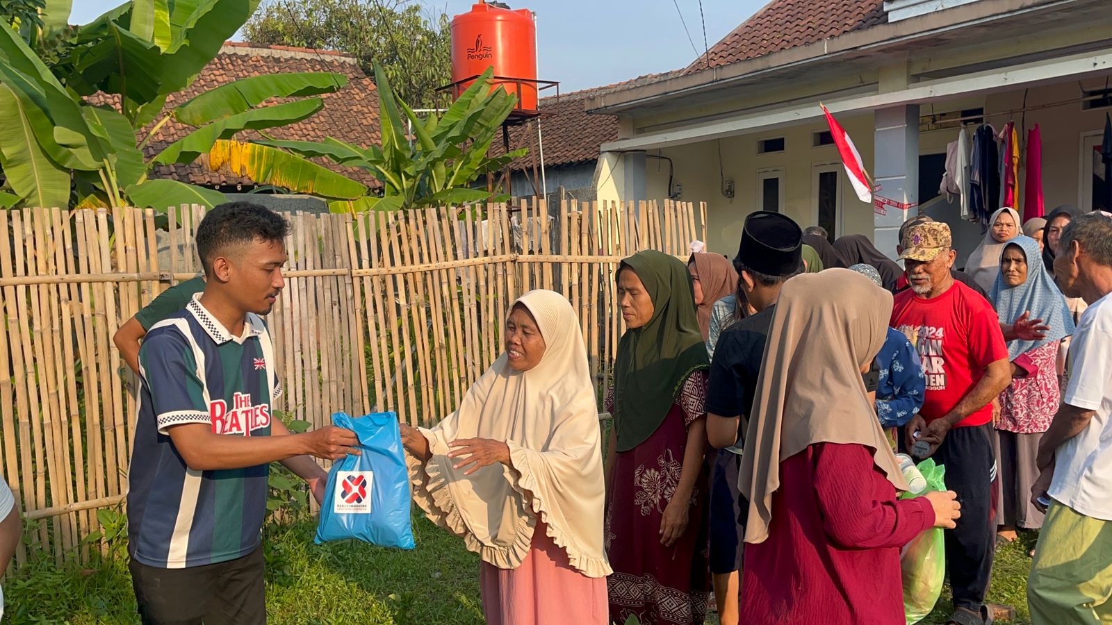 Koalisi Mahasiswa Demokrasi Indonesia Laksanakan Bakti Sosial dalam Rangka Peringati HUT RI ke-80