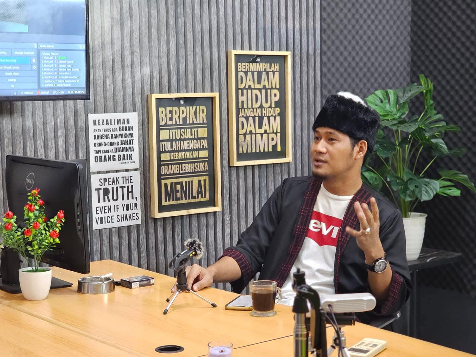 Mahasiswa Harus Fokus: Masalah Kita Adalah Wakil Rakyat, Bukan Polri.