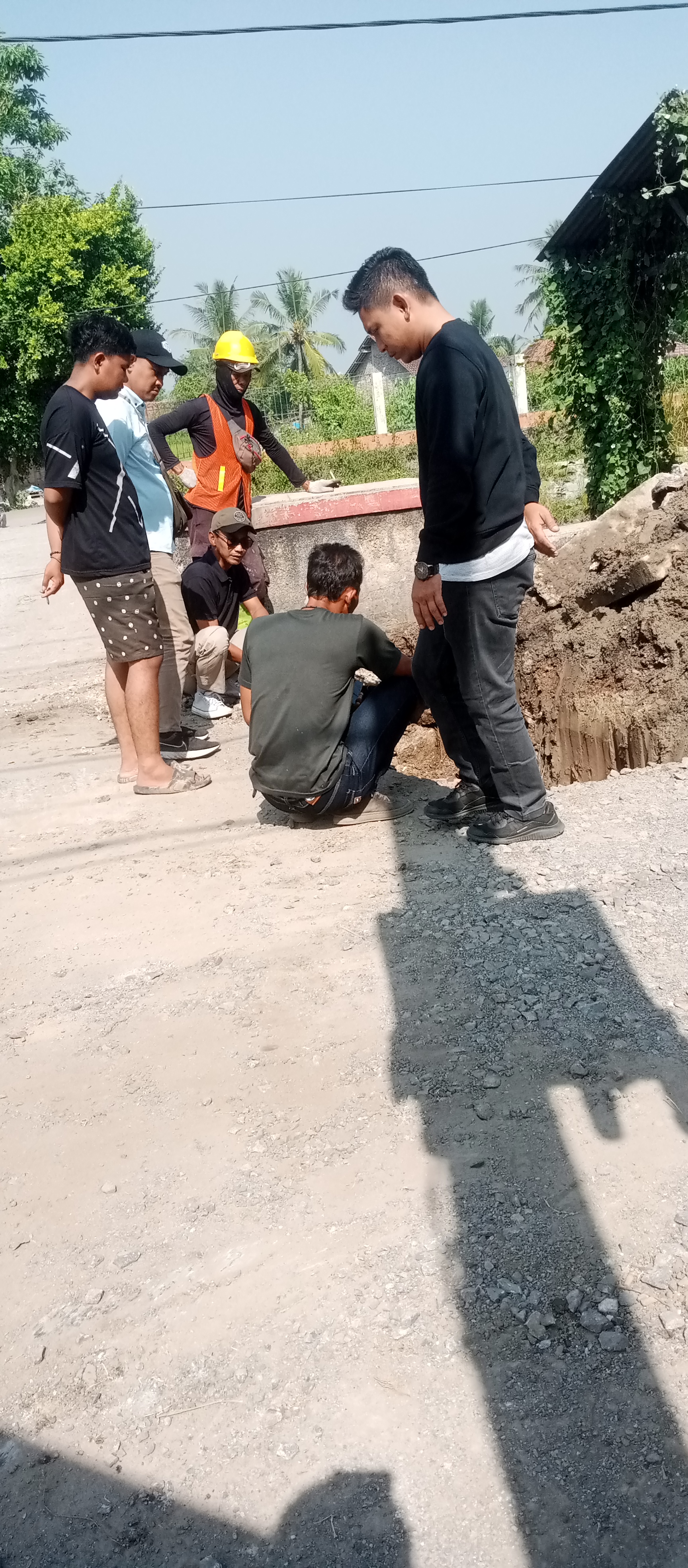 Pembangunan Jalan Beton Warung Jaud.Kasemen Sambut Gembira Pengguna Jalan Warga Kasemen