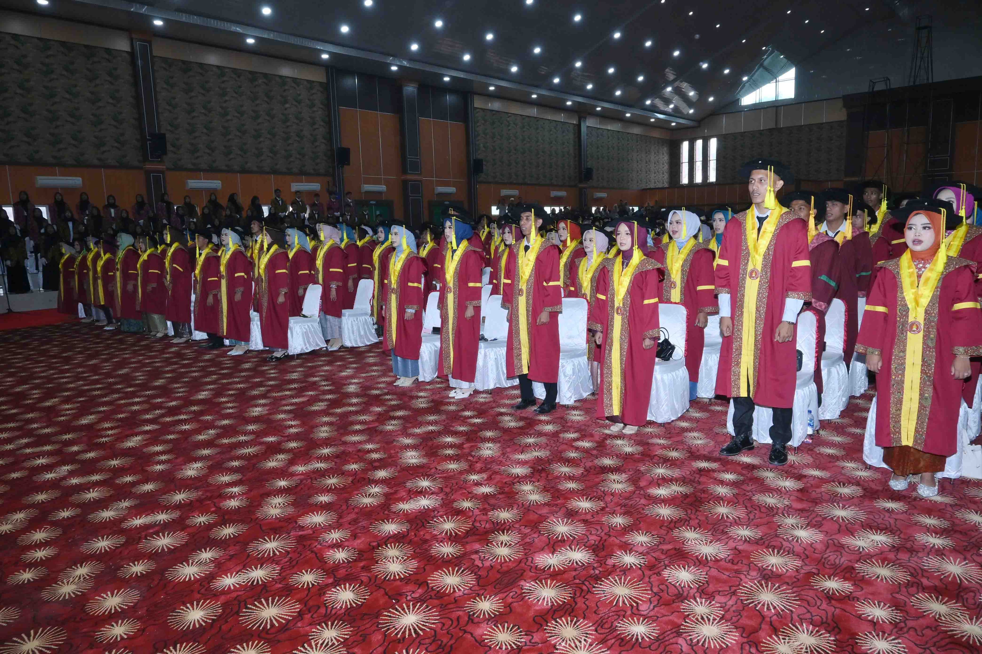 Elviana Tegaskan Undhari Hasilkan Lulusan Berkarakter, Terampil, dan Siap Kerja pada Momen Wisuda