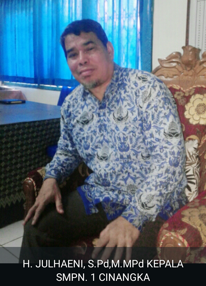 SMP NEGERI 1 CINANGKA KABUPATEN SERANG BUTUH RENOVASI BANGUNAN KANTOR DAN AULA YANG KONDISINYA SANGAT MEMPERIHATINKAN