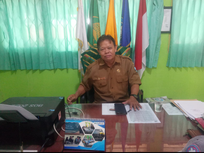 TIM INVESTIGASI MEDIA RAJAWALI WAWANCARA LANGSUNG DENGAN UWON HIDAYAT, S.Pd KEPALA SMPN. 1 WARINGINKURUNG