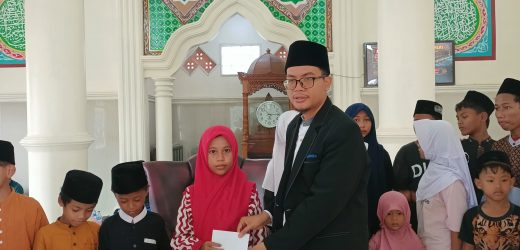 Pengajian Bulanan dan Santunan Yatim di Kampung Beluwen Penuhi Masjid Jami Al-Ikhlas