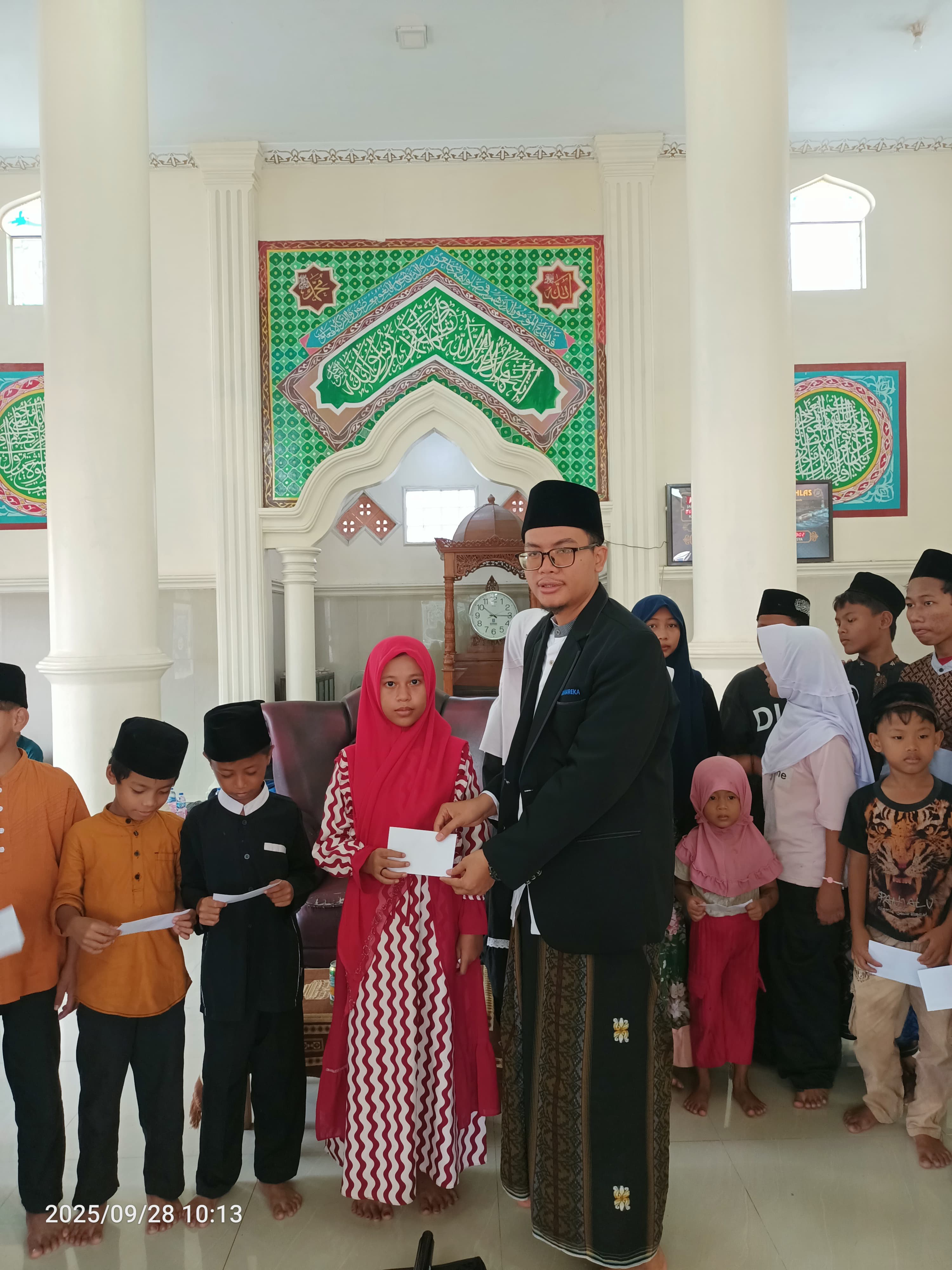Pengajian Bulanan dan Santunan Yatim di Kampung Beluwen Penuhi Masjid Jami Al-Ikhlas