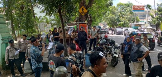 Koalisi KEJAM Gelar Aksi di Depan Kantor Perhutani KPH Banten, Soroti Dugaan Tambang Ilegal di Bayah dan Cihara