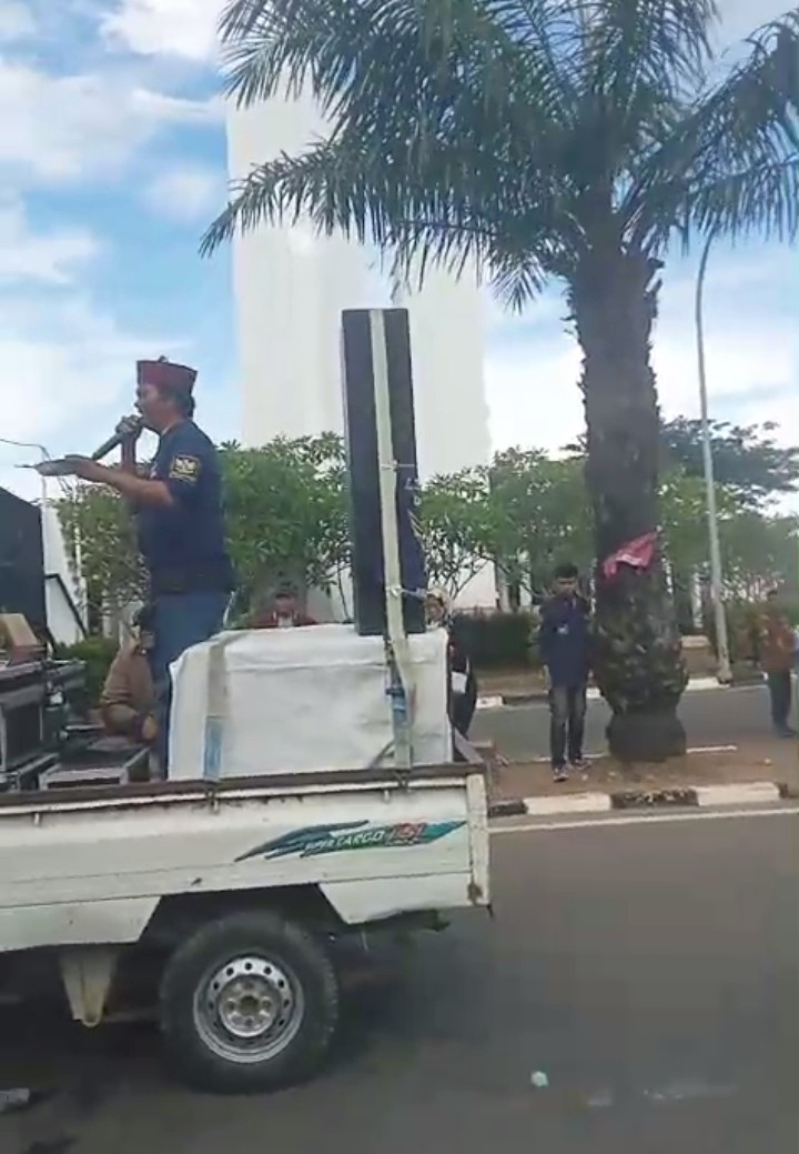 Gelar Aksi di Dishub Provinsi Banten, LSM Laskar NKRI Soroti Dugaan Permainan Tender PJU dan Pertanyakan Absennya Pengamanan Polisi