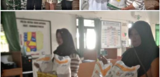 Pembagian sembako di desa harjatani berjalan dengan lancar.