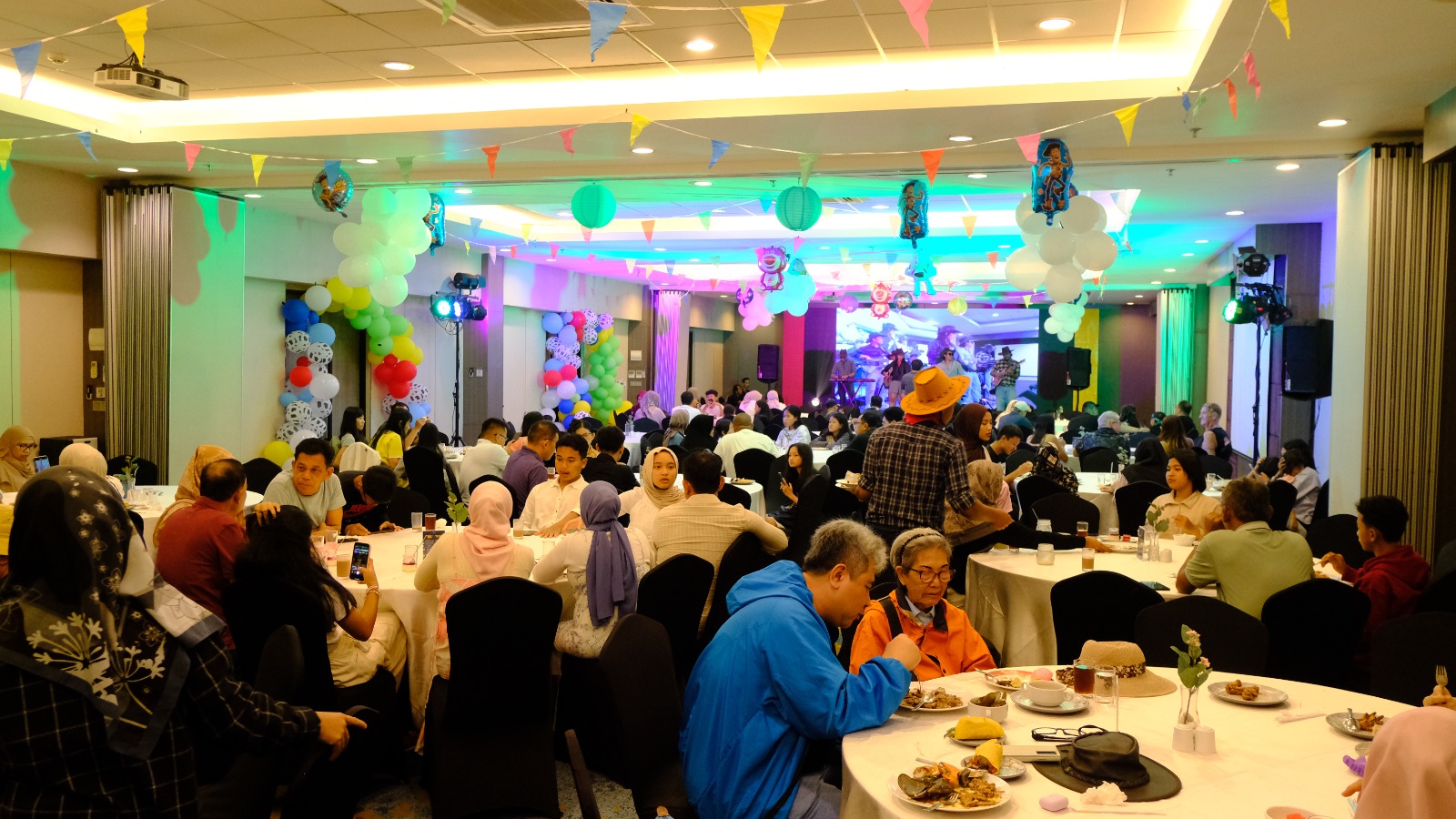 Aston Anyer Beach Hotel Hadirkan Magical Holiday Season dengan Pesta Spektakuler Bernuansa Fantasi