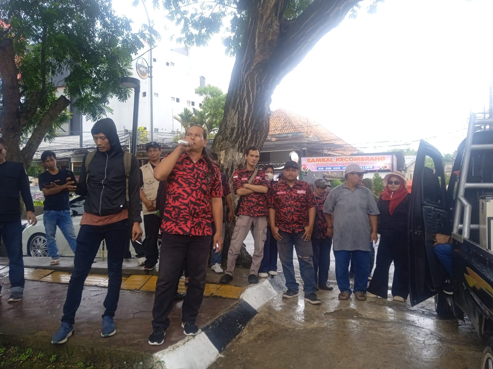 GMAKS dan KKPMP Turun Aksi Jilid 3 Di Kantor Pusat Bank Banten, Pertanyakan Izin Gedung Bank Banten dan isu, Ada Uang Baru Cair” Serta Dugaan Mark Up proyek Rp 890 juta