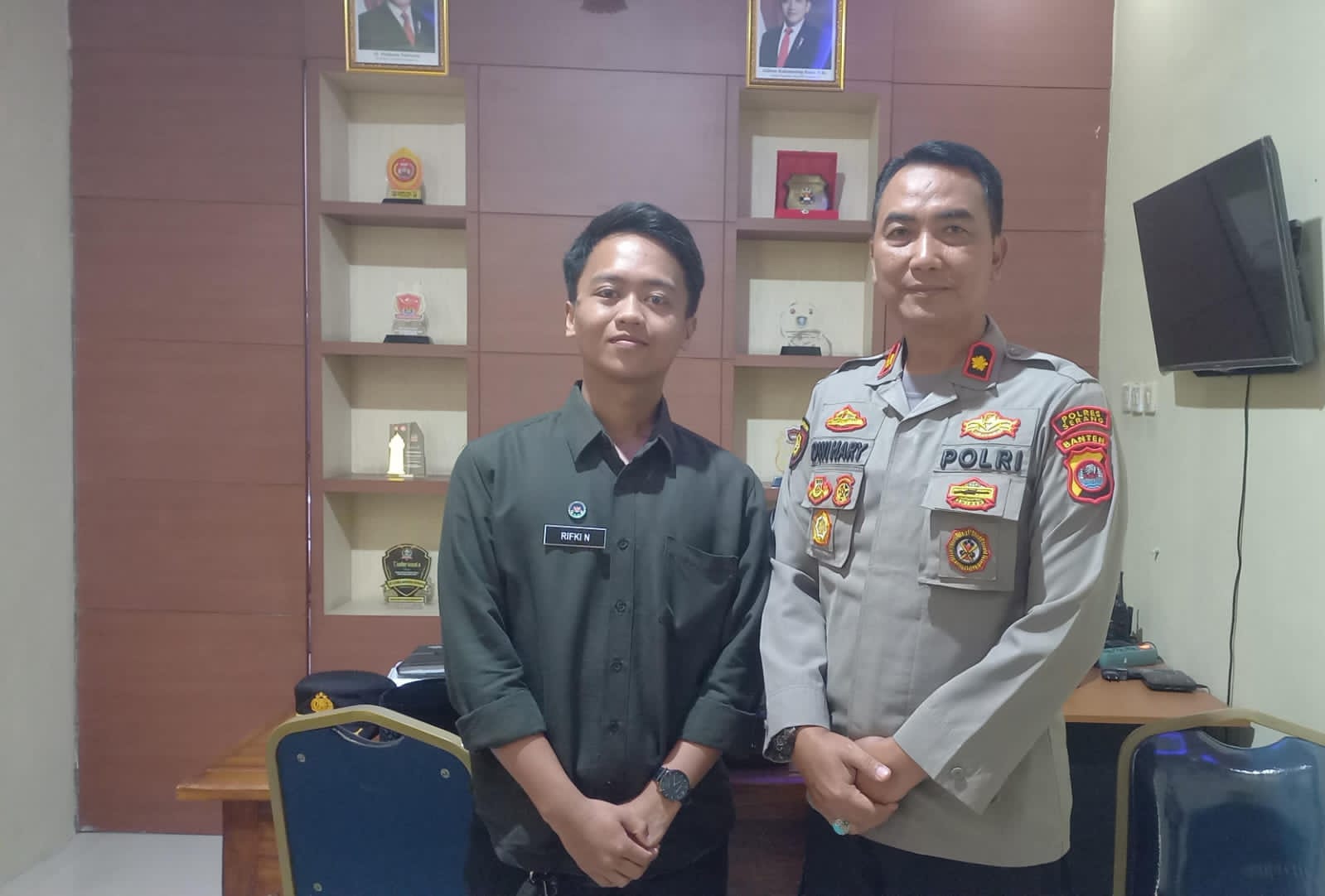 Silaturahmi ke Polsek Kragilan, Kepala Satuan Pelayanan Pemenuhan Gizi (SPPG) Silebu di Sambut Hangat Kapolsek Kragilan.