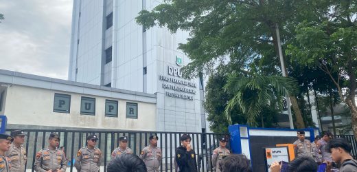 Dugaan KKN di Tubuh DPUPR Banten, Mahasiswa Geruduk Kantor DPUPR Gelar Aksi Demonstrasi