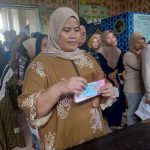 Penyaluran BLT Kesra di Desa Sindangheula Berjalan Lancar, 490 KPM Terima Bantuan