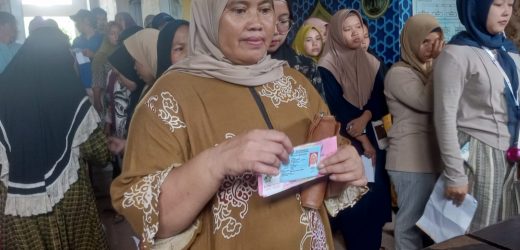 Penyaluran BLT Kesra di Desa Sindangheula Berjalan Lancar, 490 KPM Terima Bantuan