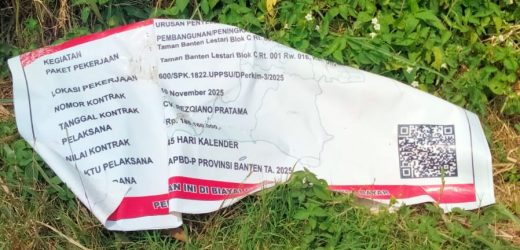 Pekerjaan U-DHIT.Di duga abaikan K3 dan APD.papan proyek di anggap sampah