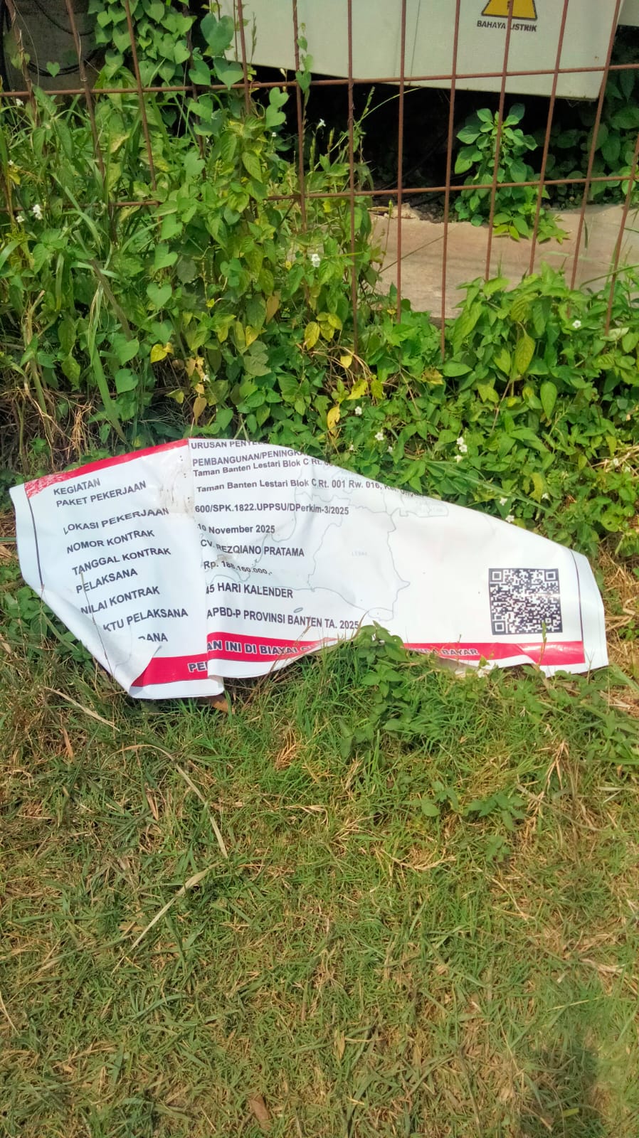 Pekerjaan U-DHIT.Di duga abaikan K3 dan APD.papan proyek di anggap sampah