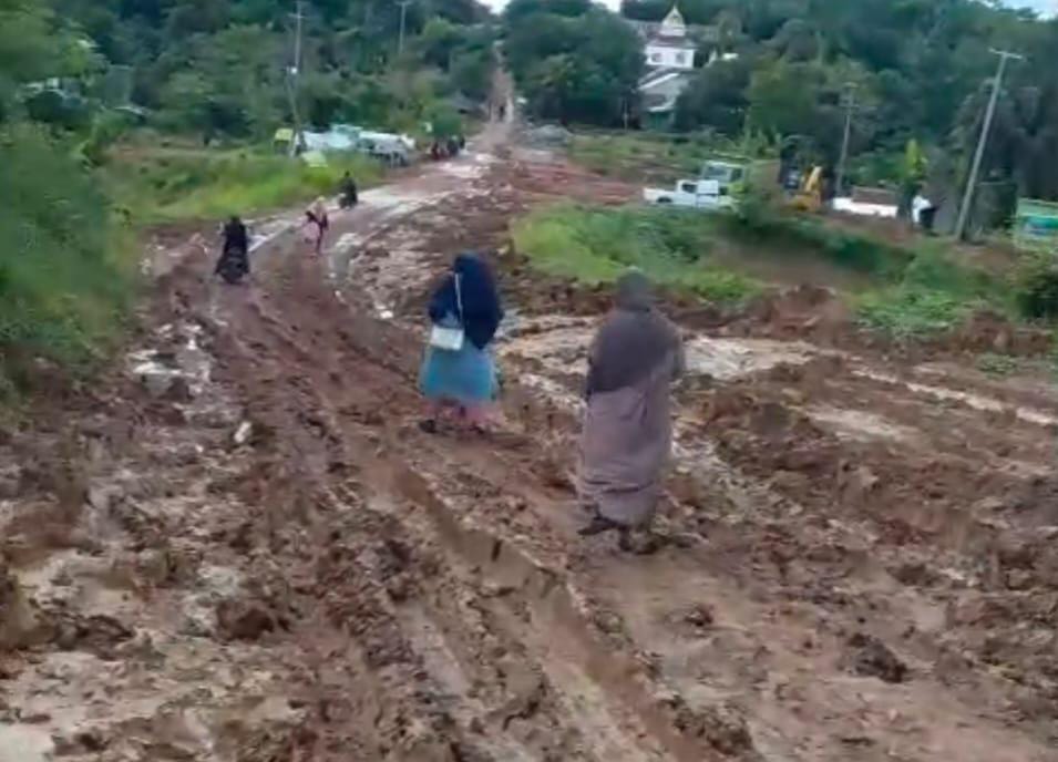 Akses Jalan Rusak Parah Terdampak Proyek Tol Serang–Panimbang, Warga Mengeluh dan Minta Pemerintah Bertindak