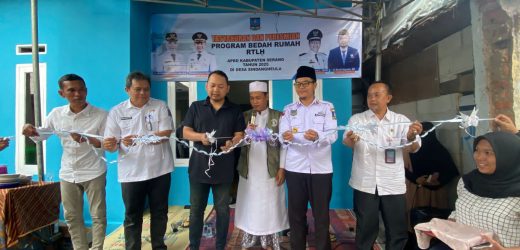 Kepala Desa Sindangheula dan Anggota Dewan Resmikan RTLH APBD 2025 di Kp. Pasir Kedung