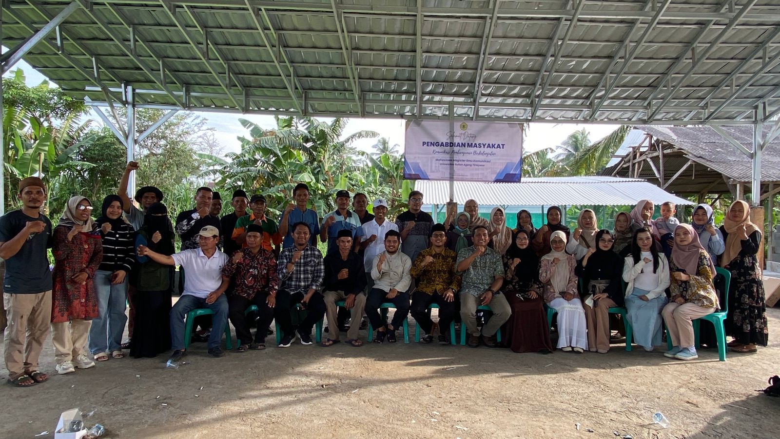 Pelatihan Pengelolaan Bank Sampah Digital dan Sosialisasi Halal Center Digelar Mahasiswa Magister Ilmu Komunikasi Untirta di Desa Sindangheula