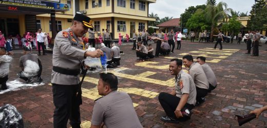 Kapolres Lebak Pimpin Upacara Kenaikan Pangkat Personel Polres Lebak Periode 1 Januari 2025