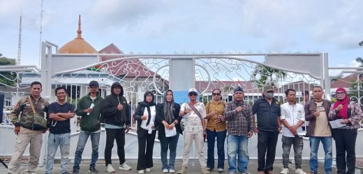 Koalisi Badak Bersatu Banten Geruduk Kantor Bupati Serang, Soroti Dugaan Korupsi di RSUD dr Drajat Prawiranegara