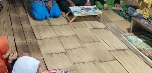 Peduli Pendidikan Agama, Anggota Polsek Gunung Kencana Polres Lebak Ajarkan Mengaji Gratis kepada Anak-Anak