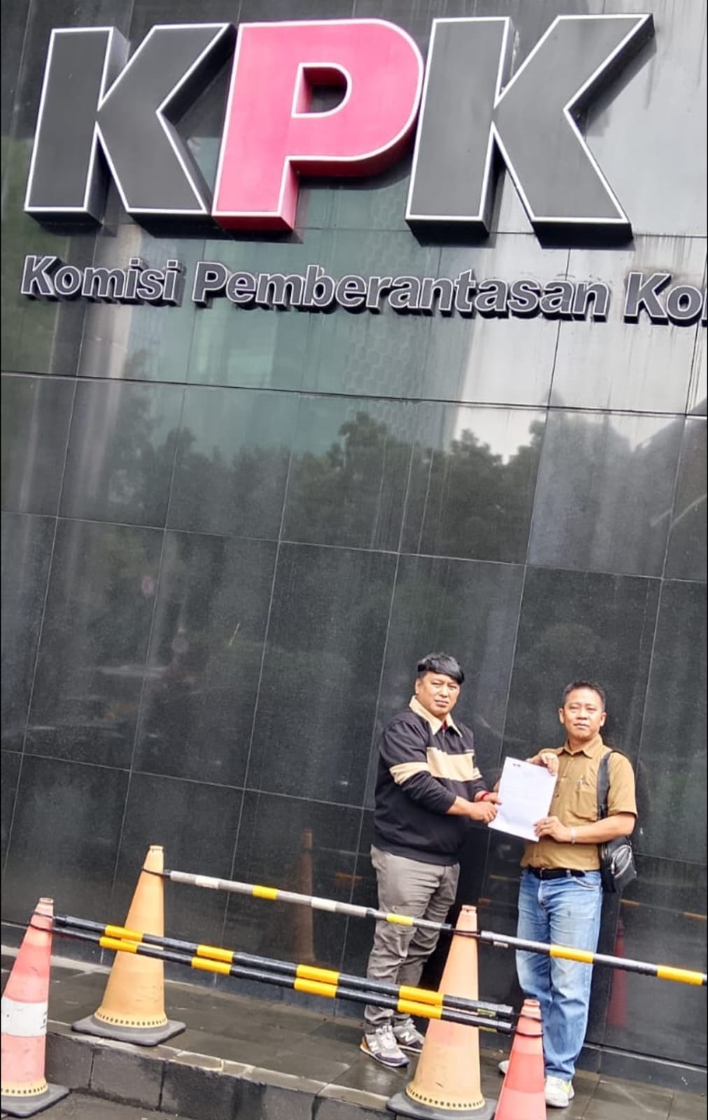 LSM Geram Banten Indonesia Secara Resmi Laporkan Proyek PJU Kota Serang Ke KPK RI