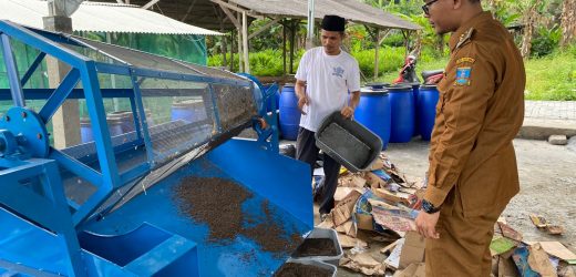 Kelola Sampah Plastik dan Organik, Desa Sindangheula Hadirkan Mesin Pengolah Sampah