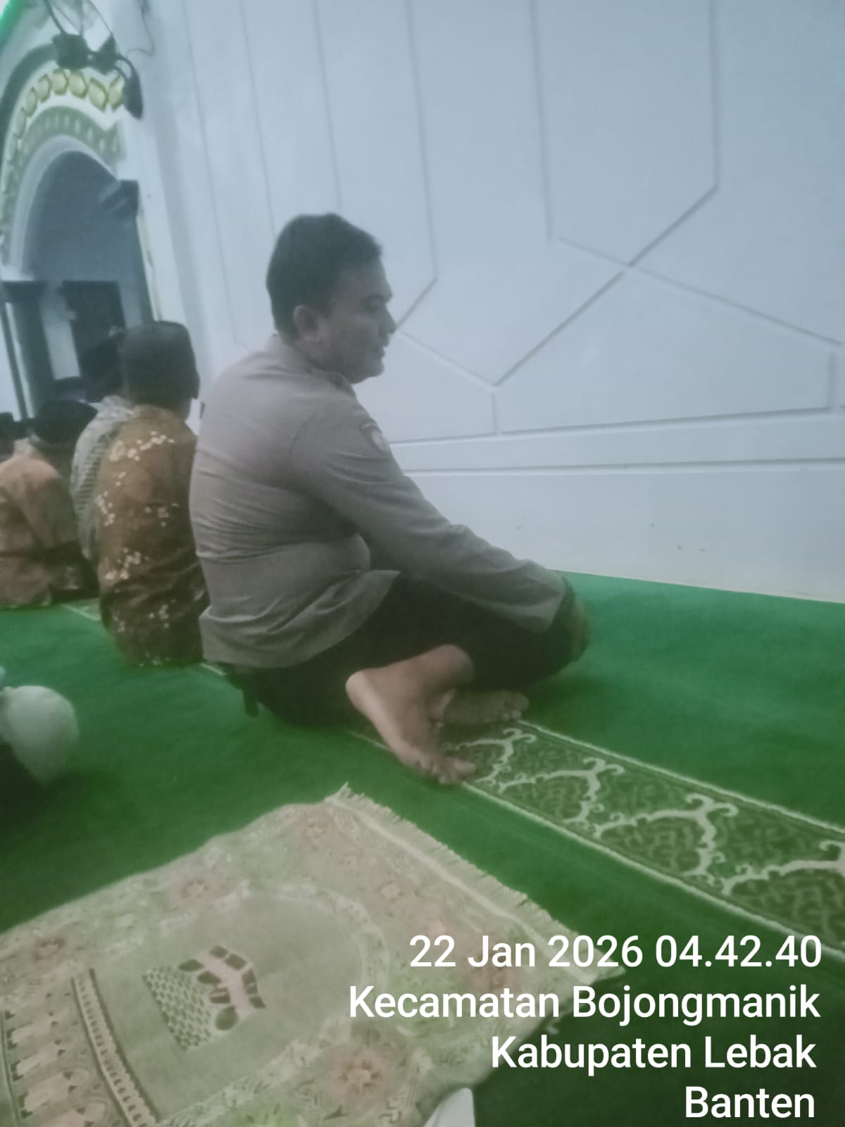 Anggota Polsek bojongmanik giat patroli serta solat subuh berjamaah bersama alim ulama bentuk ketakwaan