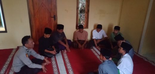 Kanit Binmas Polsek Bojongmanik Polres Lebak Sampaikan Pesan Kamtibmas kepada Santri Ar Rahman Bojongmanik