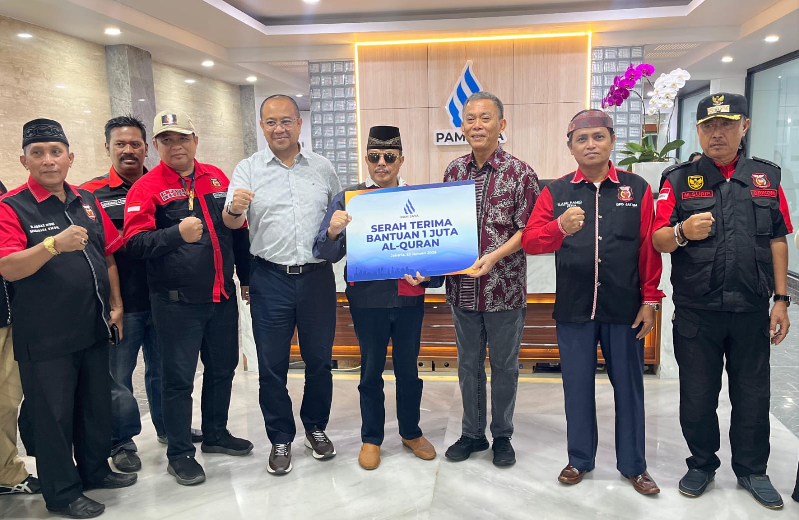 PAM JAYA BERI HIBAH CSR PROGRAM SEDEKAH SATU JUTA AL QURAN MADAS NUSANTARA UNTUK BENCANA SUMATERA, ACEH DAN SUMBAR