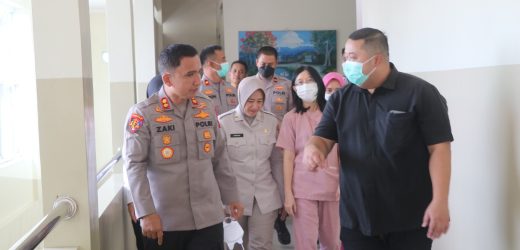 Wujud Kepedulian, Kapolres Lebak Besuk Anggota yang Sakit
