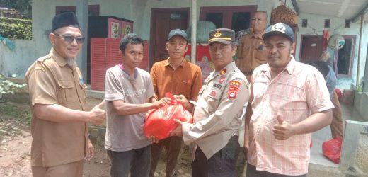 Kapolsek Muncang  Salurkan Bantuan Sembako  kepada Korban Bencana Pergeseran Tanah
