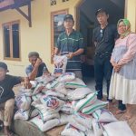 Respon Cepat Dinas Sosial Kota Serang Berikan Bantuan Warga Korban Banjir Di Lingkungan Kantin Rw. 08″