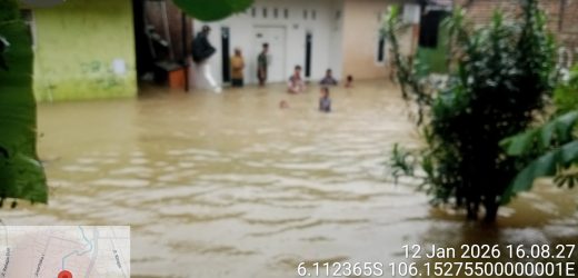 Lingk magersari dua RT terendam banjir kali cibanten meluap ratusan warga mengungsi.