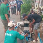 Warga perumahan mutiara indah bersama sama giat bersih bersih lingkungan intruksi presiden RI prabowo
