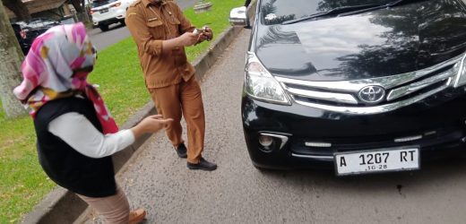 Tertibkan Kendaraan Menunggak Pajak di Cilegon: Samsat dan Polisi Gelar Razia