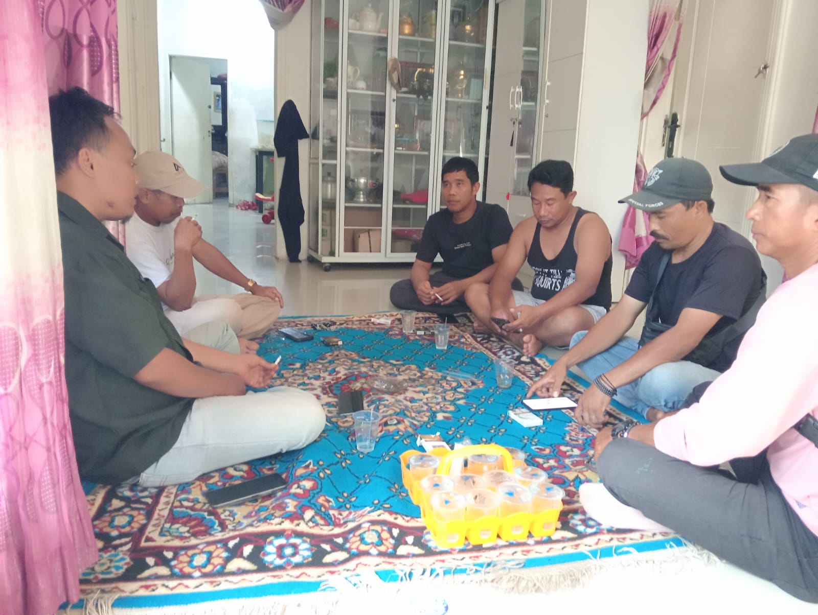 Masyarakat lingkungan andamoi kelurahan sukawana kecamatan Curug mem.ferifikasi adanya pemberitaan yang tersebar di dunia Maya bawasannya pungli itu tidar benar,