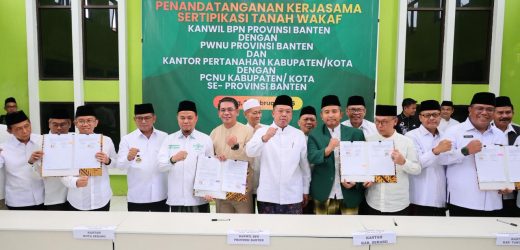 Serahkan 13 Sertipikat di Banten, Menteri ATR/Kepala BPN Ajak Organisasi Keagamaan “Keroyok” Percepatan Sertipikasi Tanah Wakaf