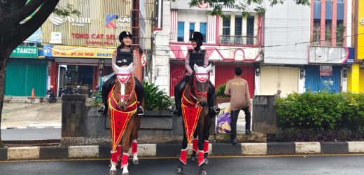 Gagah Namun Humanis, Pasukan Turangga Polri Sapa Warga dan Jaga Kamtibmas di CFD Margonda