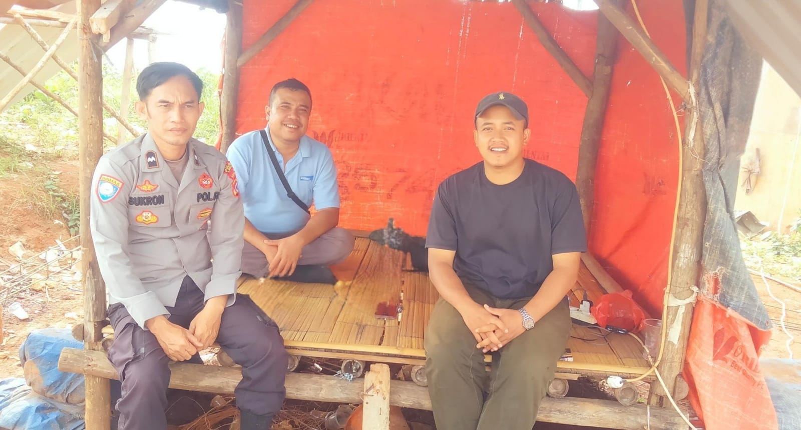 Bhabinkamtibmas Polsek Bojongmanik Polres Lebak Sambangi Warga di Desa Binaan