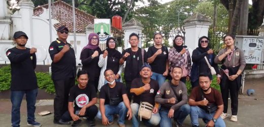 Koalisi Lembaga Banten Bersatu Bagikan 300 Takjil di Alun-alun Barat, Dukung Kondusifitas Ramadhan 1447 H