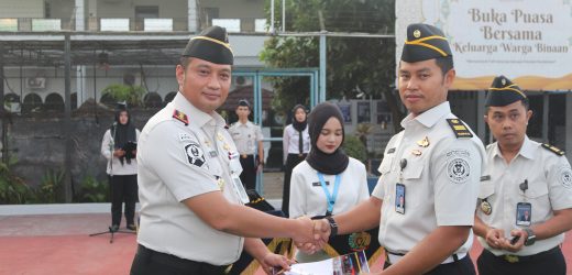 12.Pegawai Lapas Serang Naik Pangkat, Kalapas pimpin penyematan