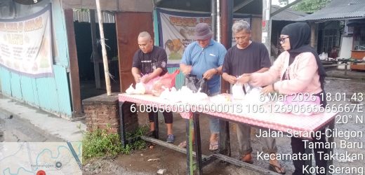 Rumah makan pecel lele ratu berbagi 200 takjil bentuk kepedulian bagi sesama di bulan suci Ramadhan